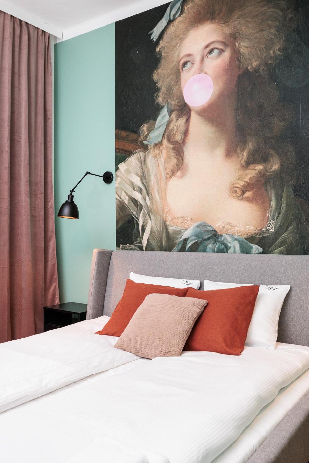 Retro Glamour With A Modern Edge - By Upstairs Appartamento Cracovia