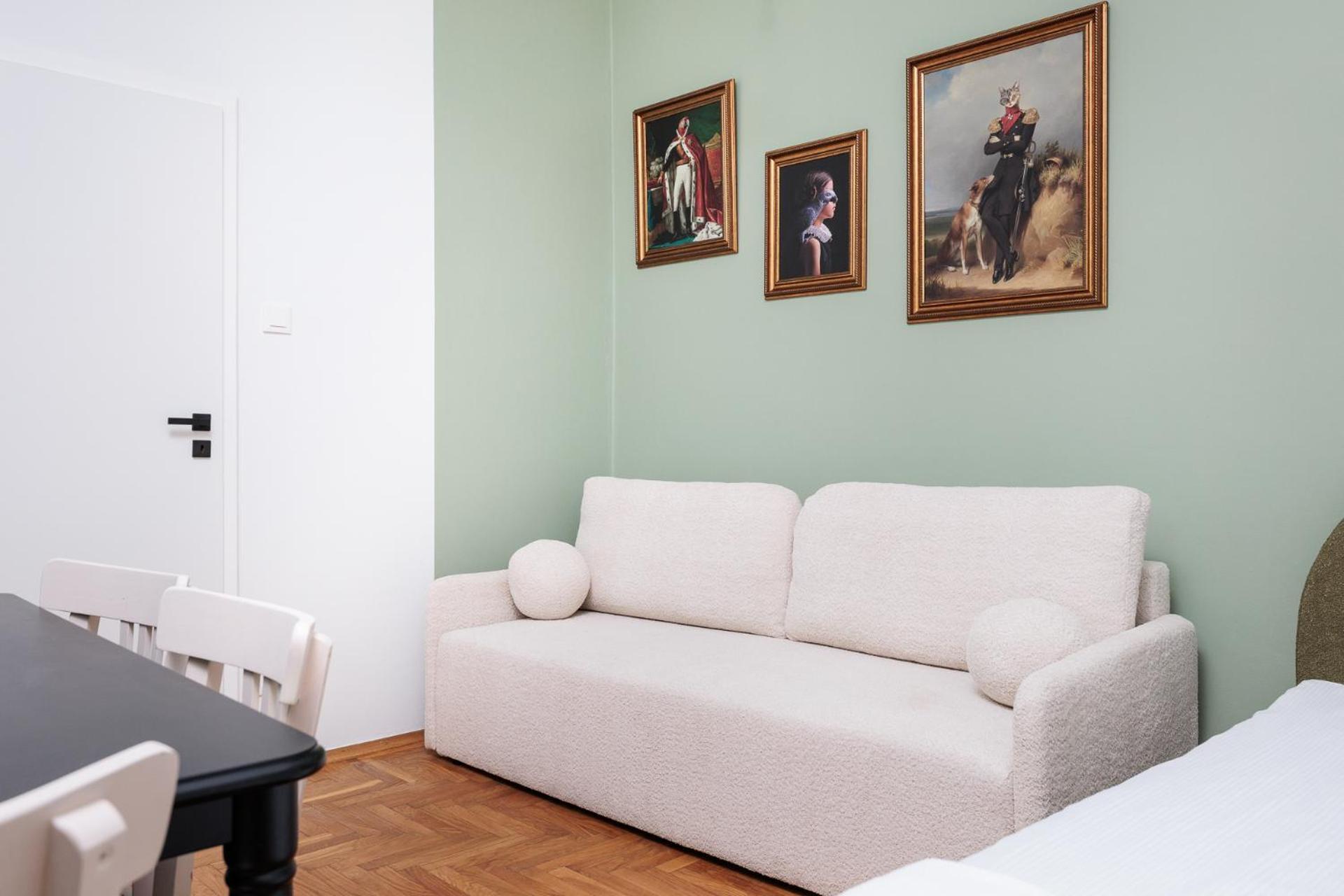 Retro Glamour With A Modern Edge - By Upstairs Appartamento Cracovia